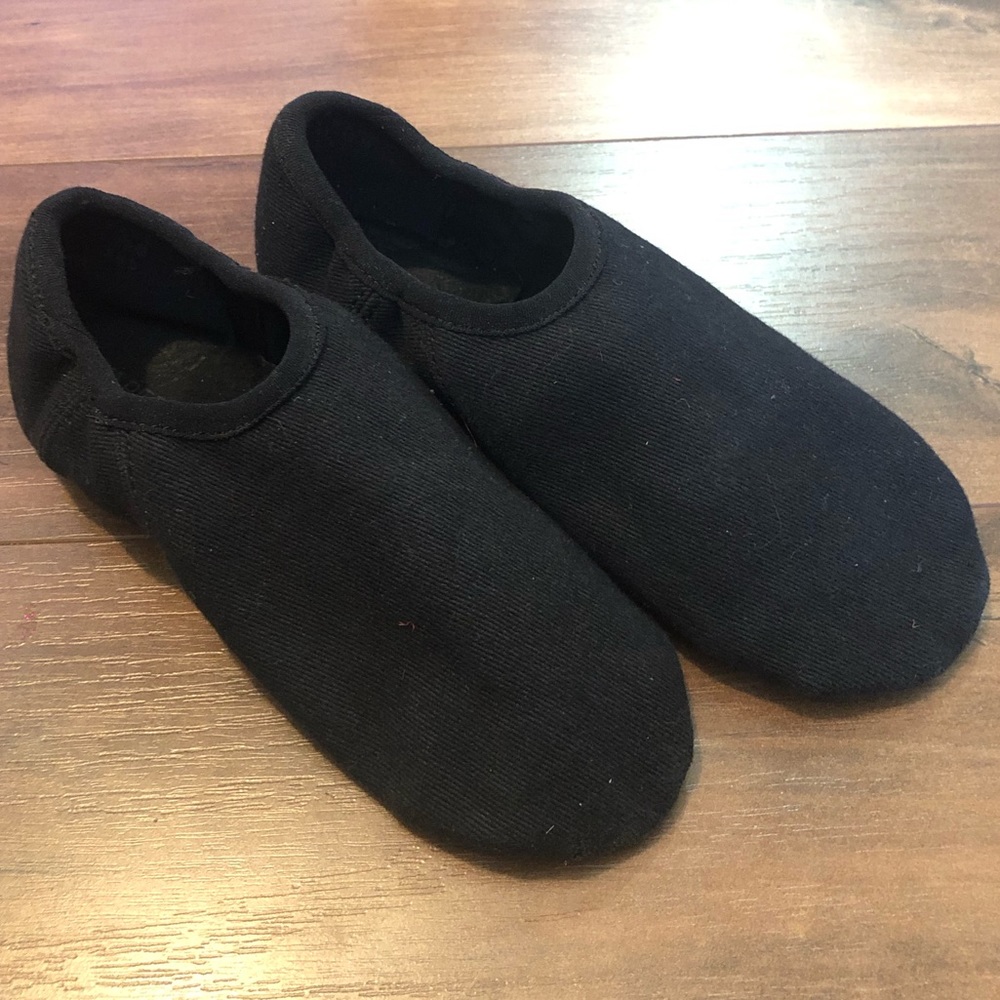 Black canvas jazz shoes size 12M